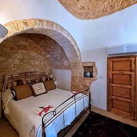 Trulli Del Carmine Bed & Breakfast 4*